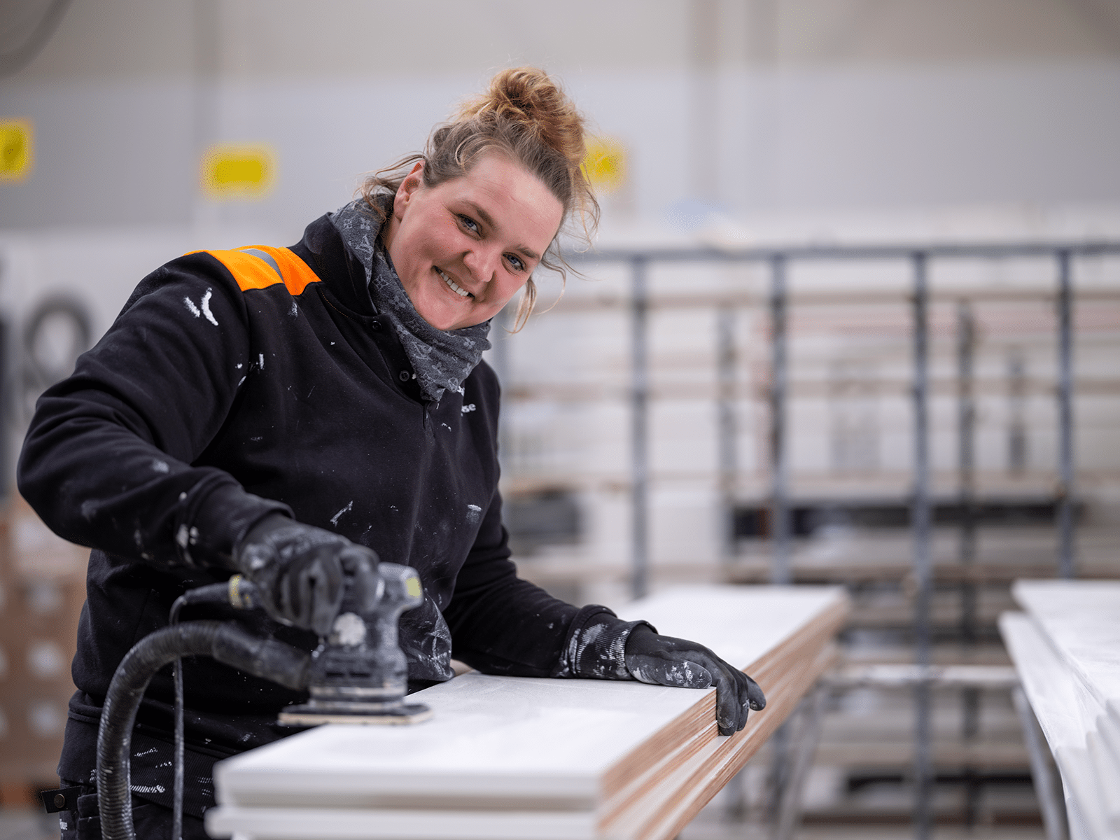 Bouwvrouw Mendy is schilder in de bouw