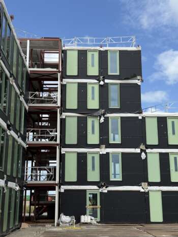 De bouw van de woningen op Strandeiland verloopt spoedig