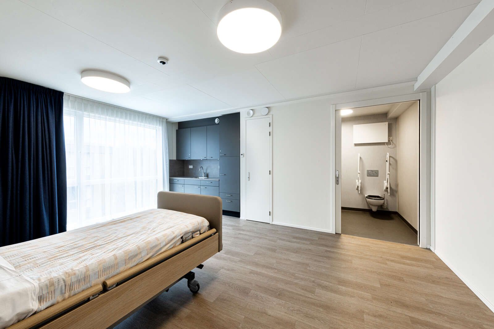 Boshuis zorgcomplex in Tilburg slaapkamer gerealiseerd door Daiwa House Modular Europe