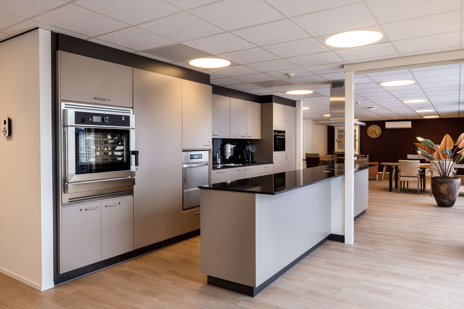 Boshuis zorgcomplex in Tilburg keuken gerealiseerd door Daiwa House Modular Europe