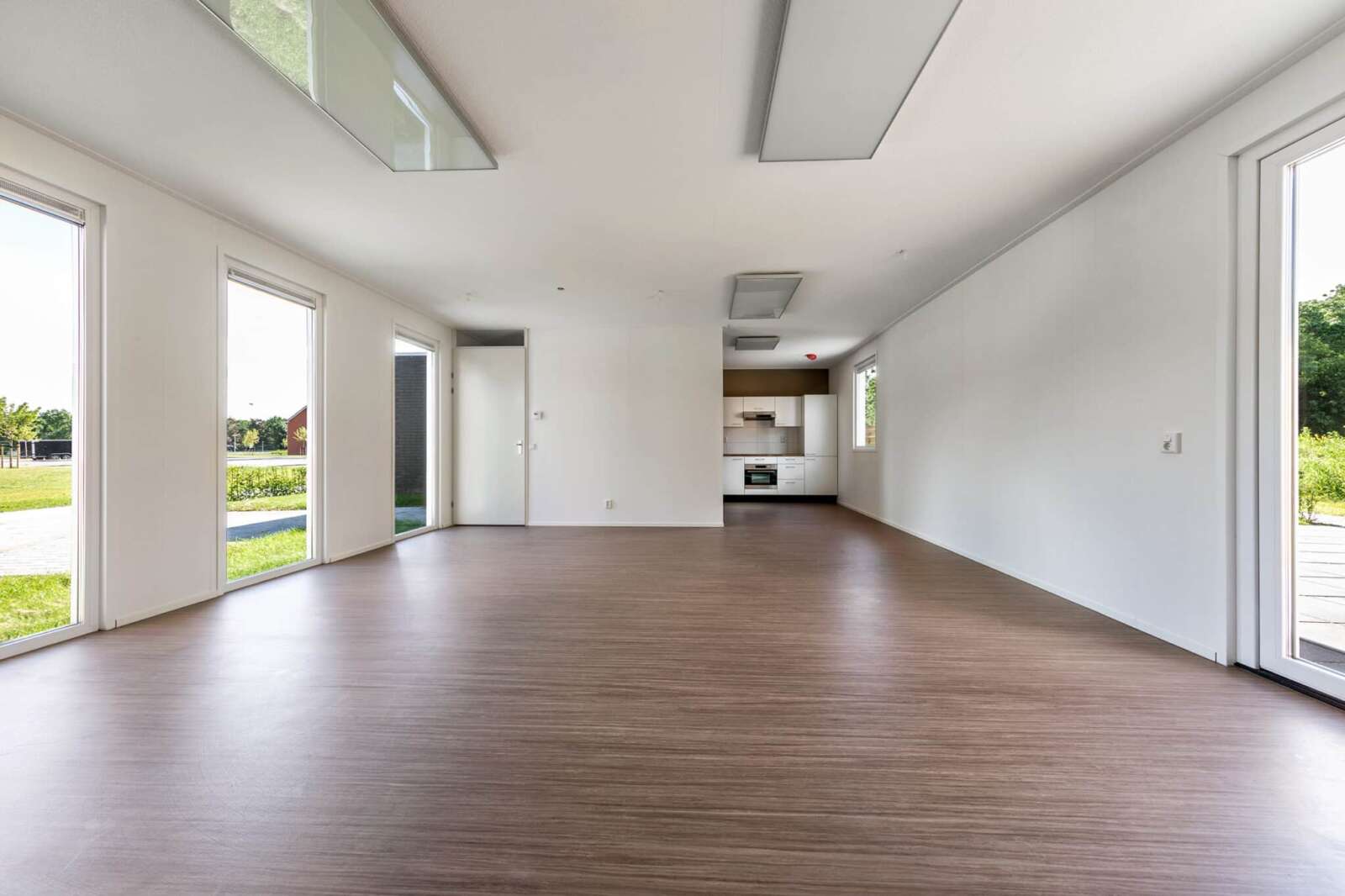 Het project bestaat uit 6 gelijkvloerse gezinswoningen en 24 gezinswoningen met kap